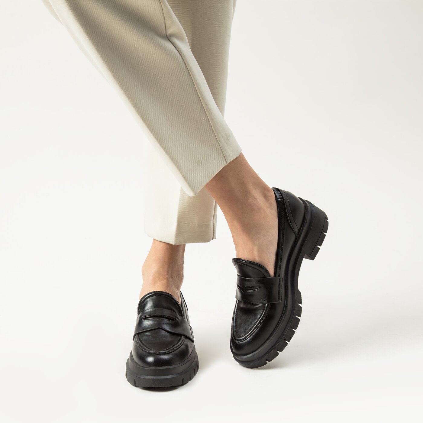 Damskie mokasyny i półbuty TAMARIS LOAFERS 35 BLK 1-1-24702-29-020 kolor czarny