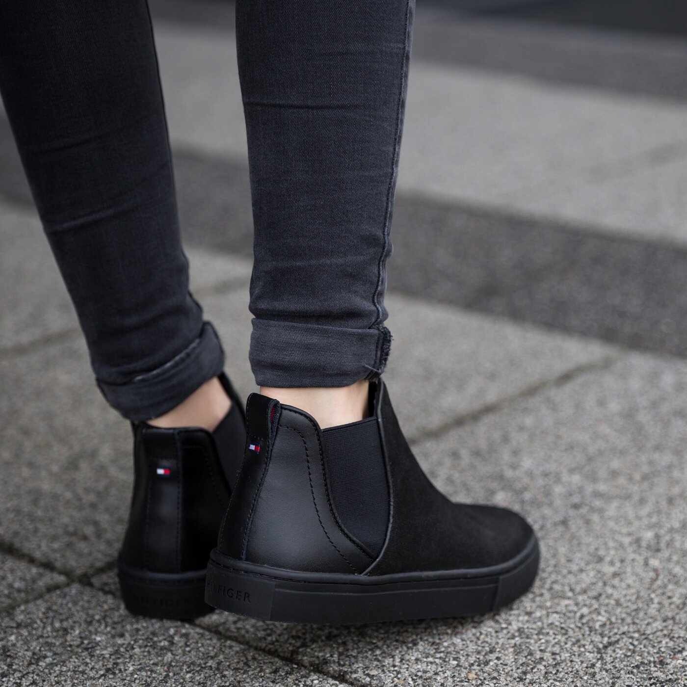 Damskie trampki TOMMY HILFIGER T1285ILLY 4C fw56821712990 kolor czarny