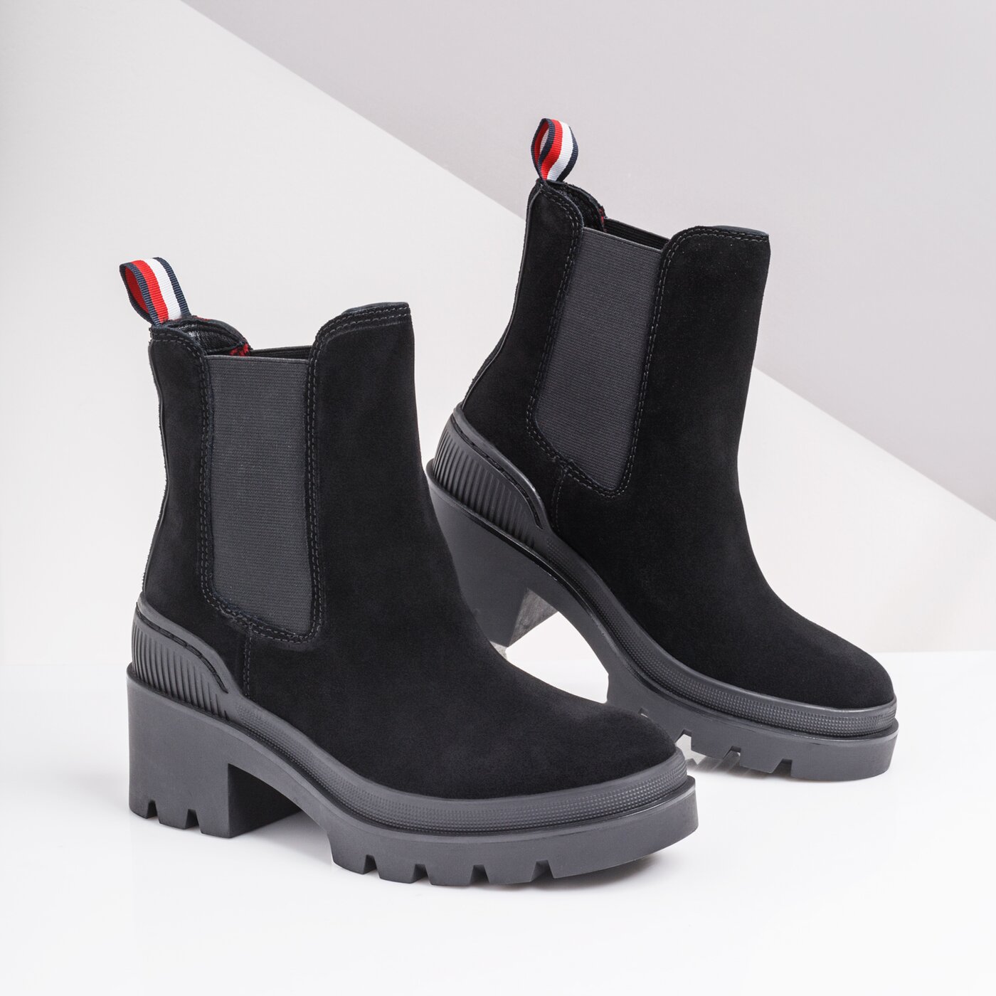 Damskie botki / sztyblety TOMMY HILFIGER SPORTY CHUNKY CHELSEA BOOTIE fw0fw04417bds kolor czarny