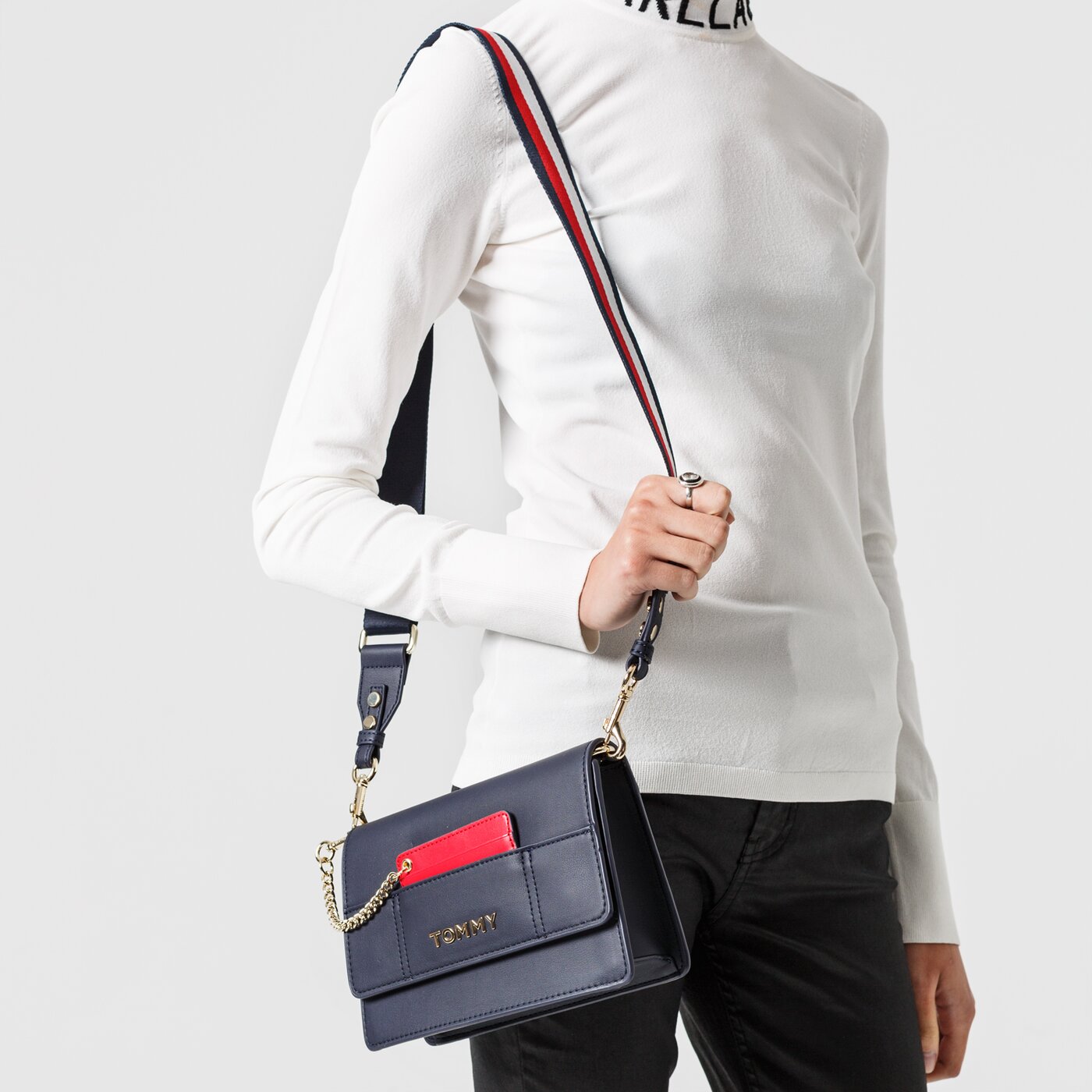 Damska nerka / saszetka TOMMY HILFIGER TOREBKA ITEM STATEMENT CROSSOVER aw0aw073330j4 kolor granatowy