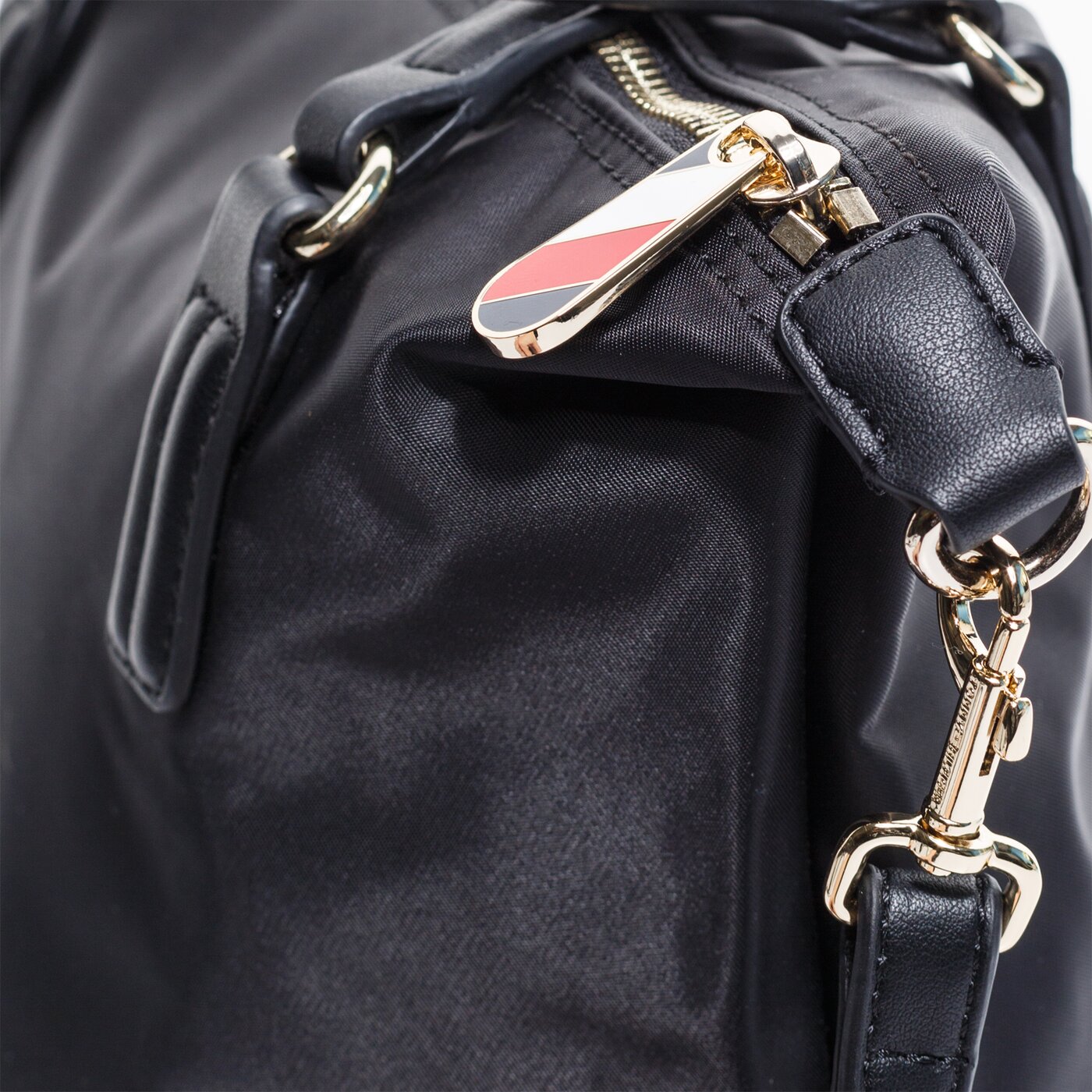 Damska torebka TOMMY HILFIGER TOREBKA POPPY SMALL TOTE SOLID aw0aw088300gj kolor czarny