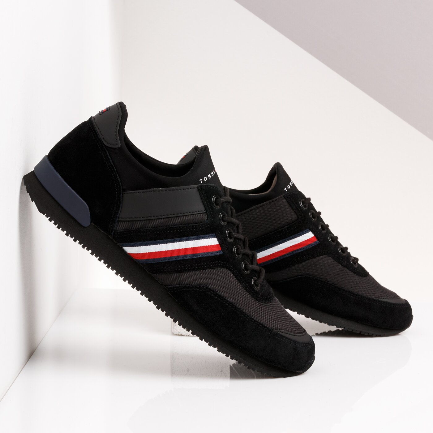 Męskie sneakersy (buty) TOMMY HILFIGER ICONIC SOCK RUNNER fm0fm02409990 kolor czarny