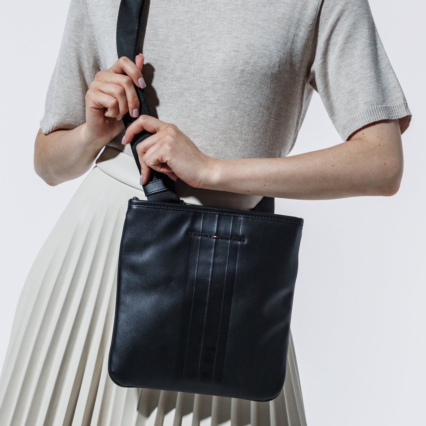 TOMMY HILFIGER TORBA METRO CROSSOVER am0am05789bds kolor czarny