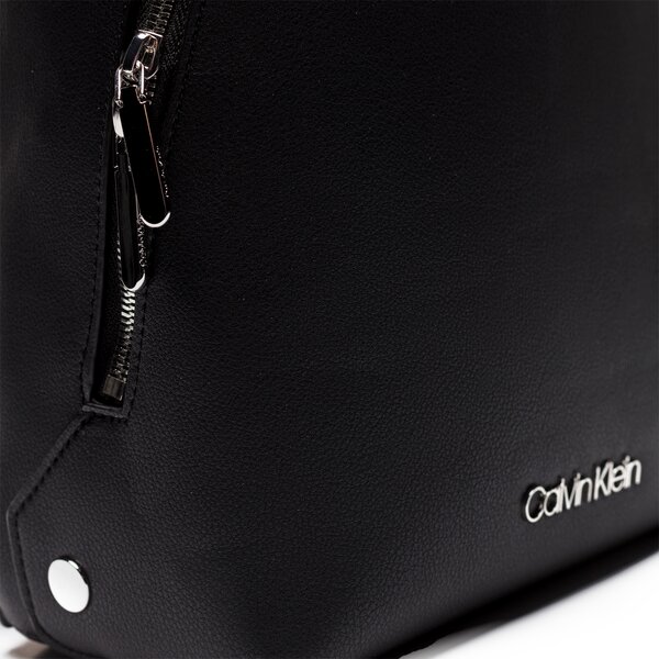 Damski plecak CALVIN KLEIN PLECAK SNAP SML BACKPACK k60k604804001 kolor czarny
