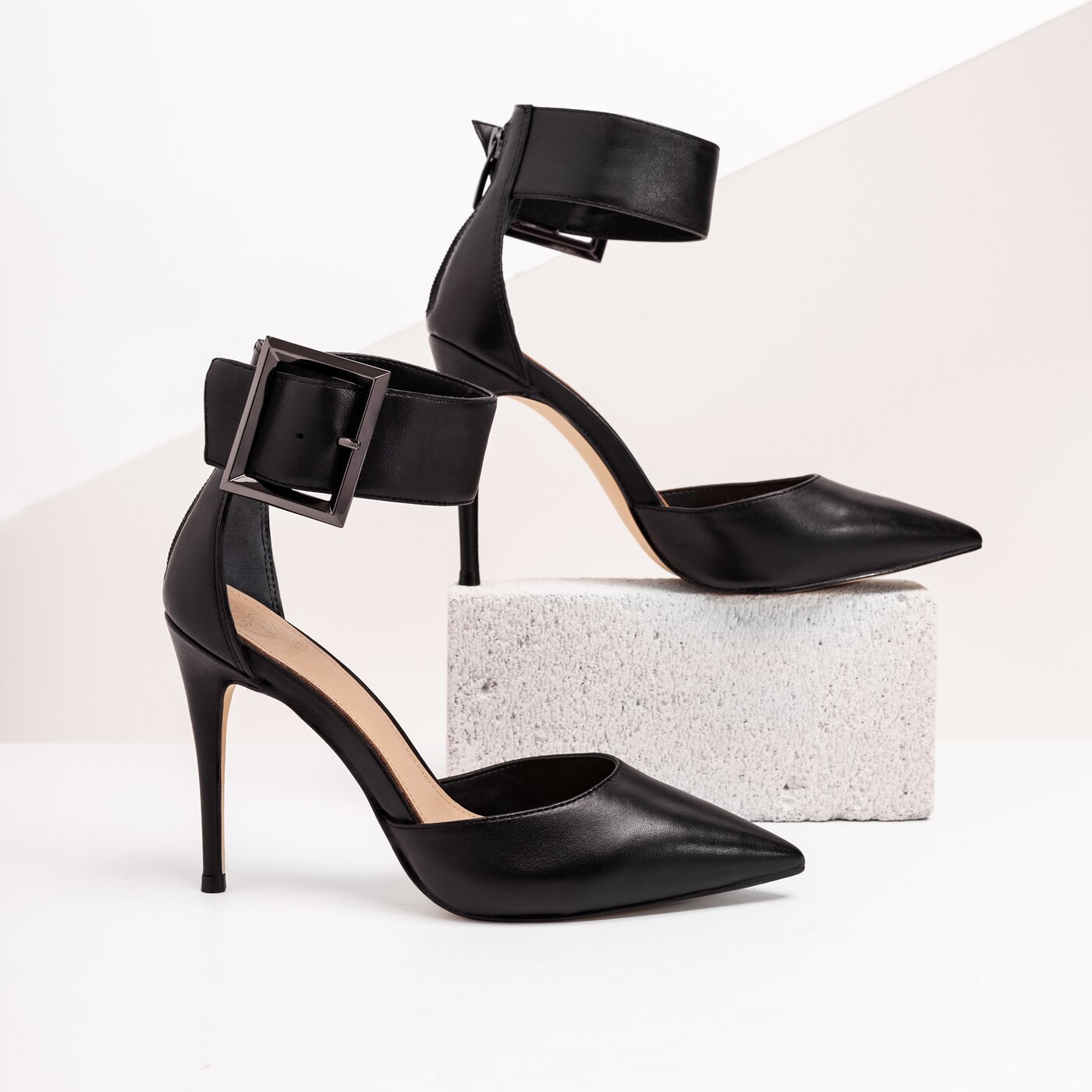 Damskie szpilki / czółenka GUESS OVIE fl5ovelea08black kolor czarny