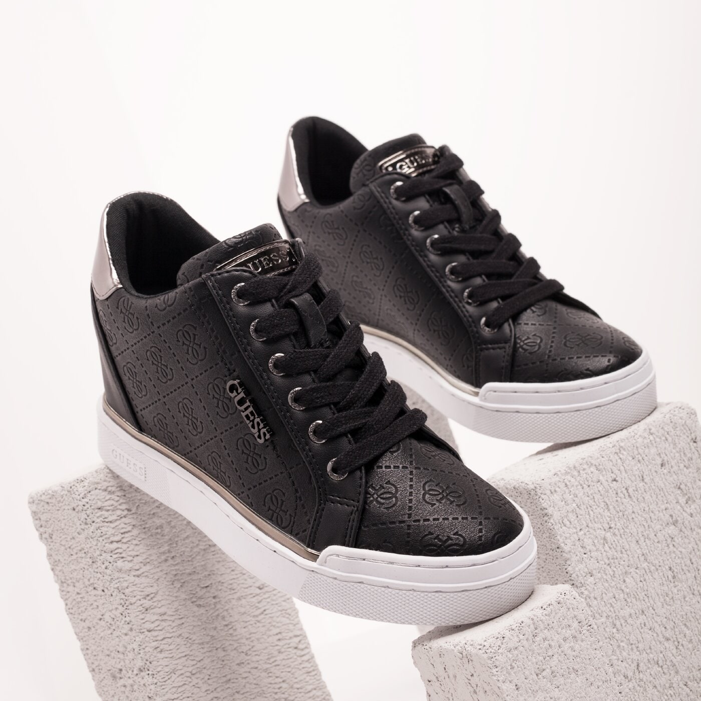 Damskie sneakersy (buty) GUESS FLOWURS fl5fwufal12black kolor czarny