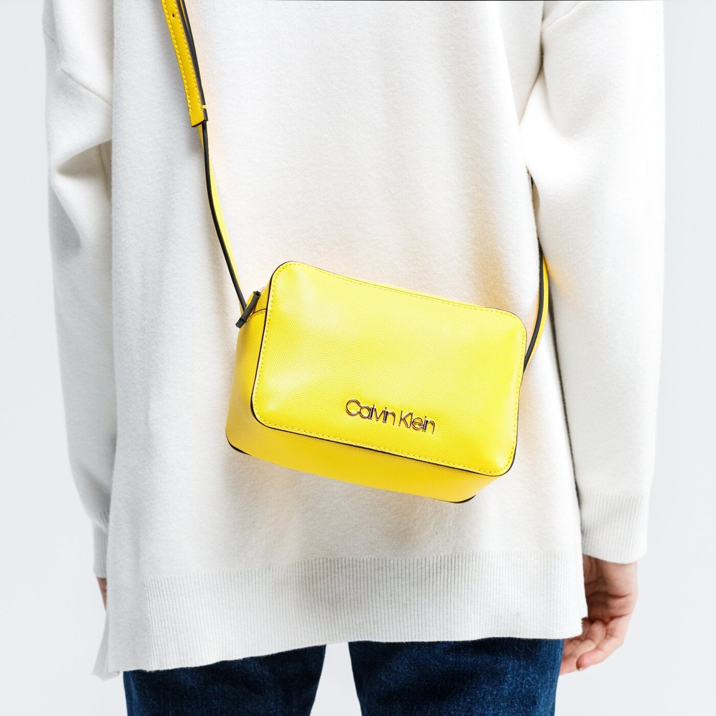 Damska torebka CALVIN KLEIN TOREBKA MUST CAMERABAG CAV k60k606650za2 kolor żółty