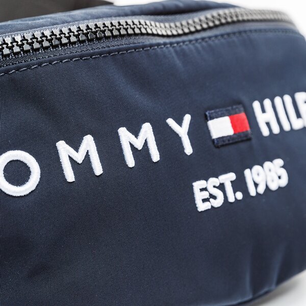 Damska nerka / saszetka TOMMY HILFIGER TOREBKA TH ESTABLISHED CROSSBODY BAG am0am07206dw5 kolor granatowy