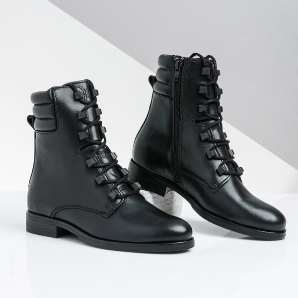 Damskie botki / sztyblety TOMMY HILFIGER PIN LOGO LACE UP BOOT en0en00697beh kolor czarny