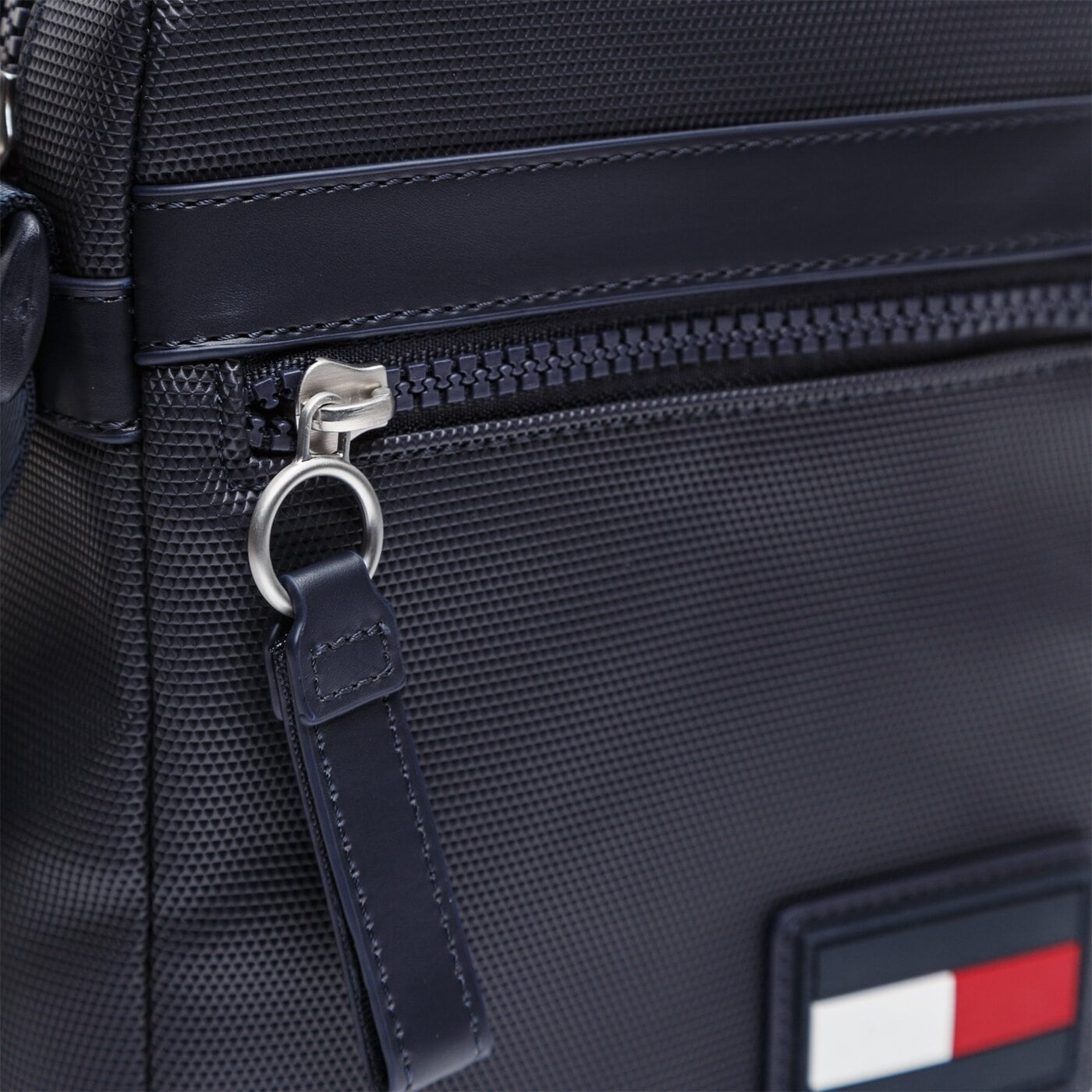 TOMMY HILFIGER TORBA SPORT PIQUE MINI REPORTER am0am05805cjm kolor granatowy