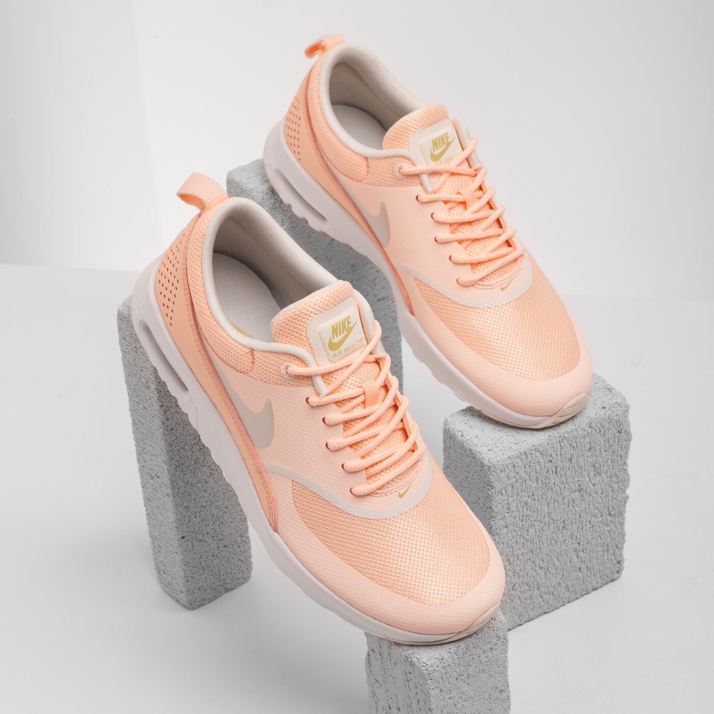 Damskie sneakersy (buty) NIKE AIR MAX THEA  599409805 kolor różowy