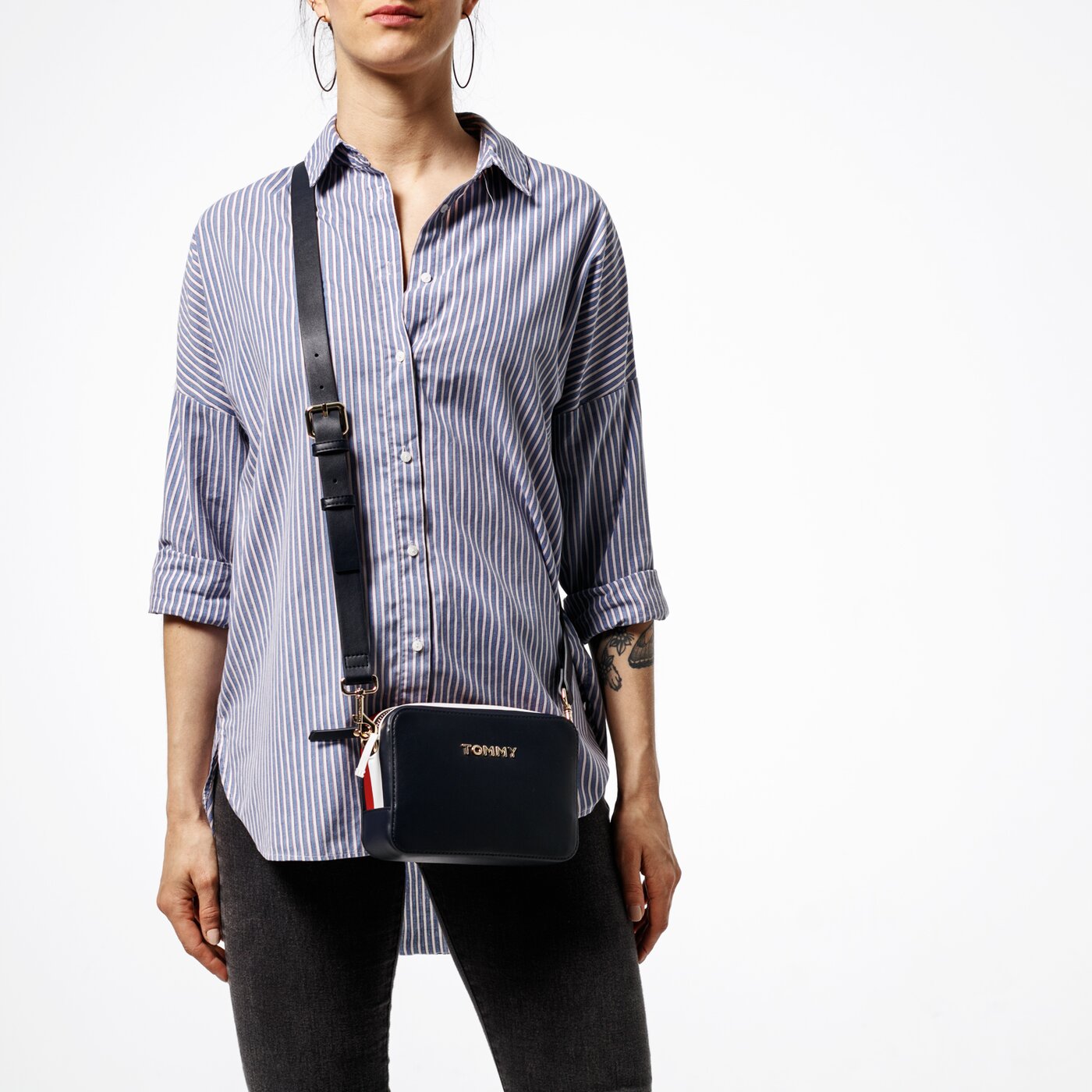 Damska torebka TOMMY HILFIGER TOREBKA TH CORPORATE CROSSOVER aw0aw06812413 kolor multicolor