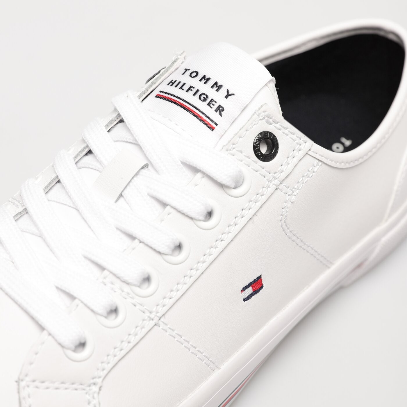Męskie sneakersy (buty) TOMMY HILFIGER CORE CORPORATE VULC LEATHER fm0fm04561ybs kolor biały