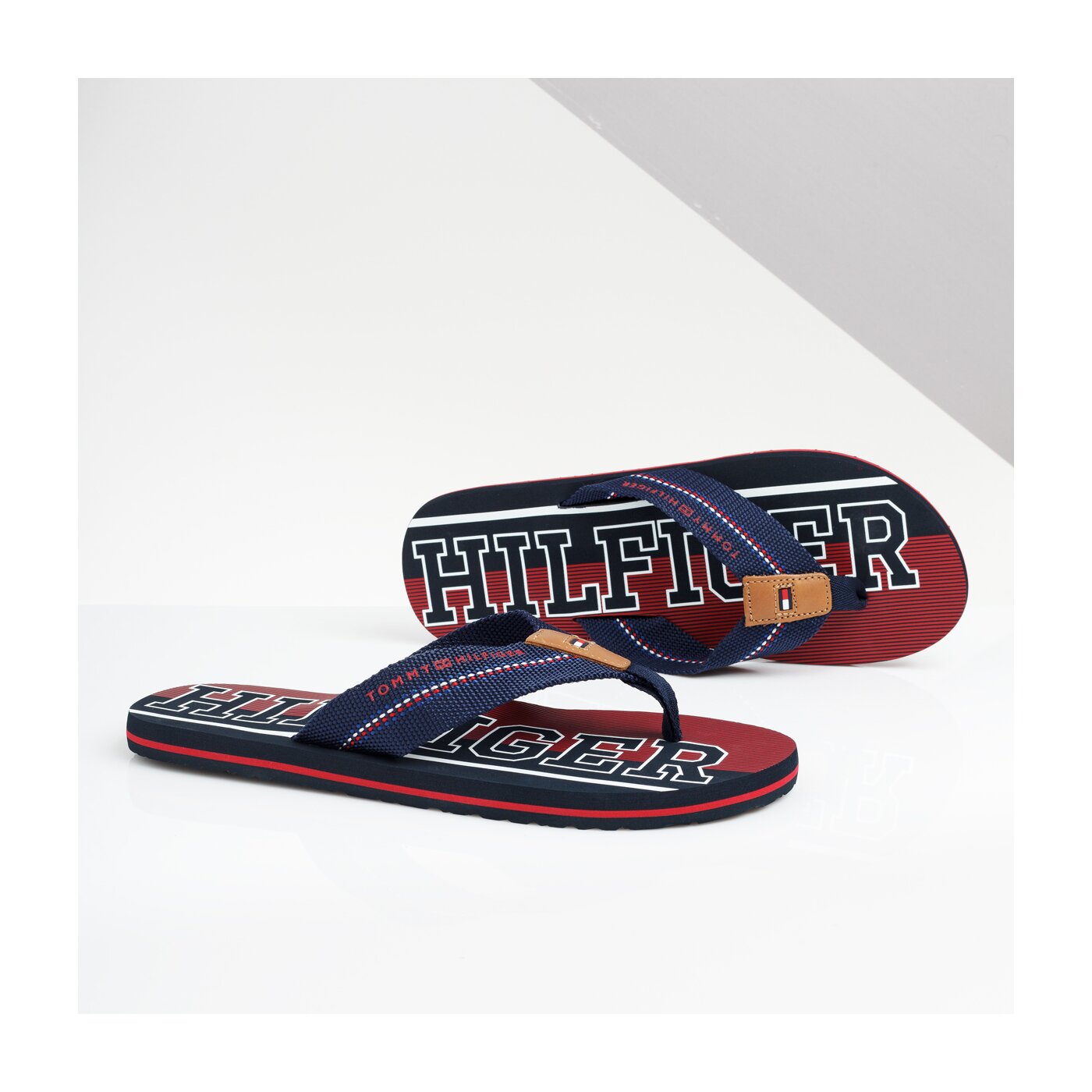 Męskie klapki TOMMY HILFIGER SIMON 22 fm0fm02087403 kolor granatowy