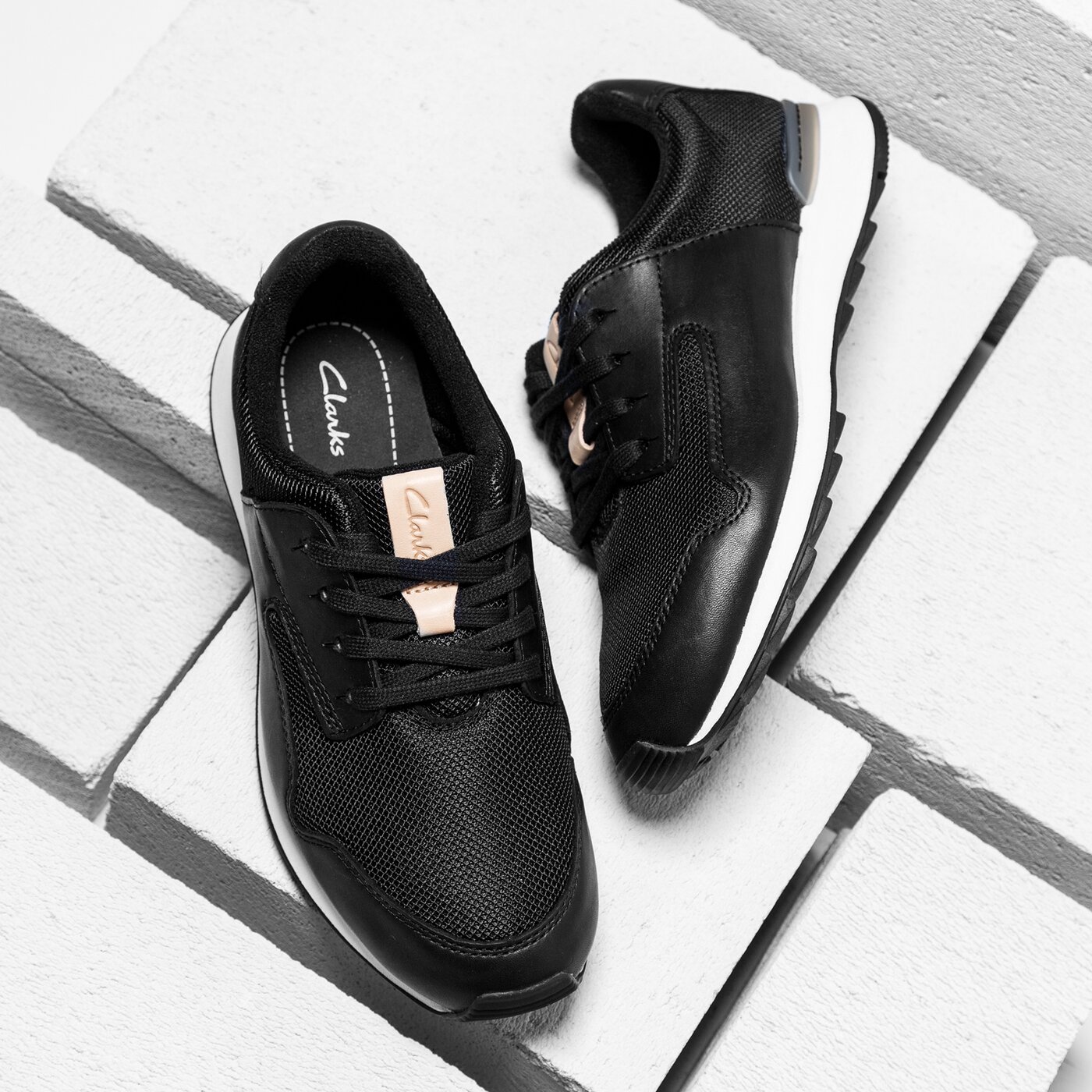 Damskie sandały CLARKS FLOURA MIX 26123600 kolor czarny