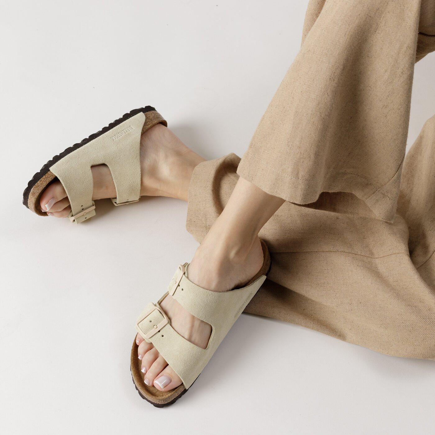 Damskie klapki BIRKENSTOCK ARIZONA BS 1021462 kolor beżowy