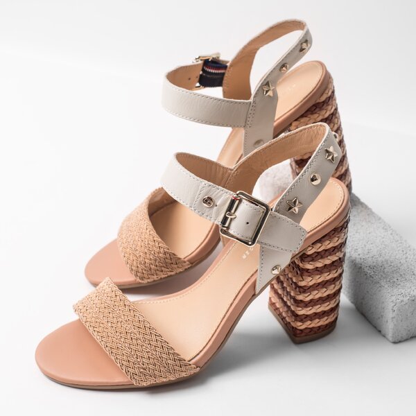 Damskie sandały TOMMY HILFIGER FEMININE HEEL SANDAL STAR STUDS fw0fw02254121 kolor biały
