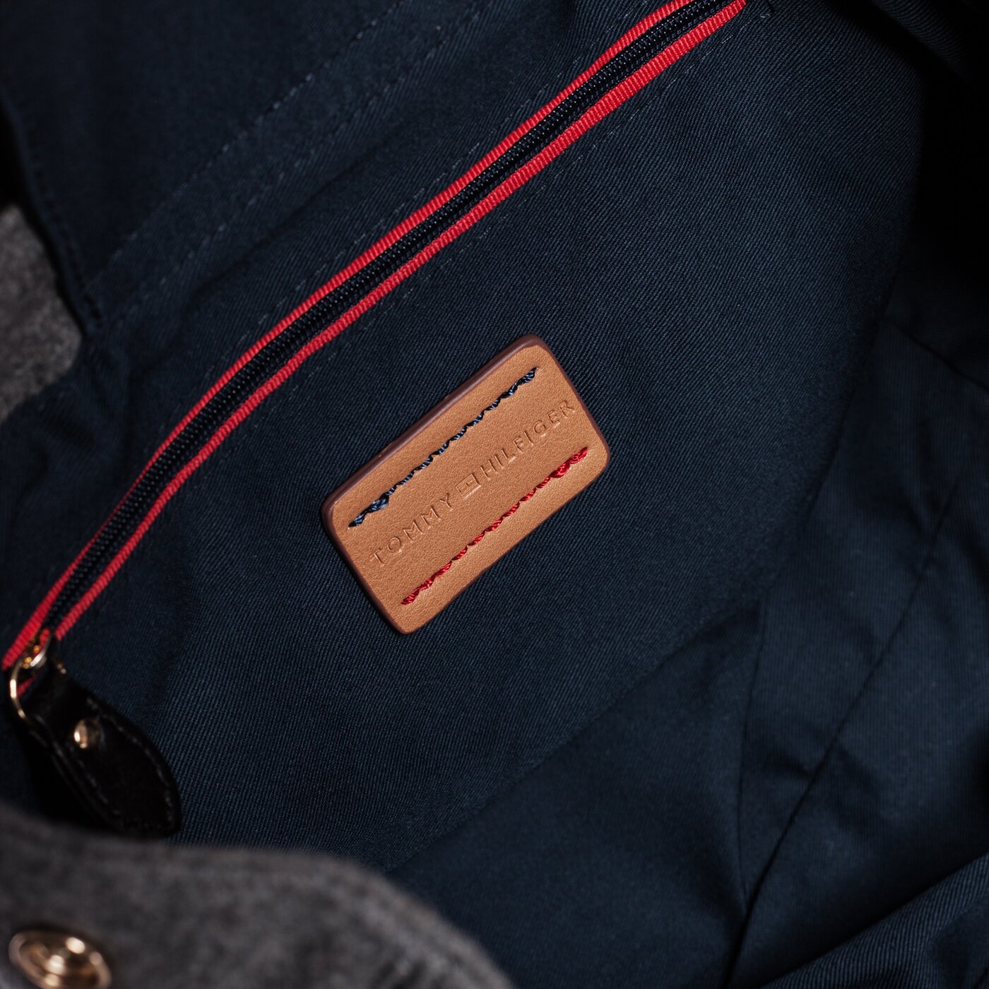 Damska torebka TOMMY HILFIGER TORBA US MEDIUM SATCHEL aw0aw03439903 kolor szary