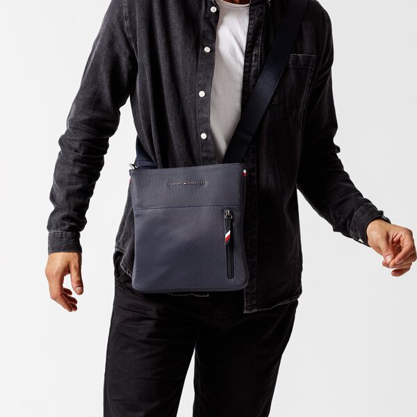 TOMMY HILFIGER TORBA ESSENTIAL PIQUE CROSSOVER am0am05275cjm kolor granatowy