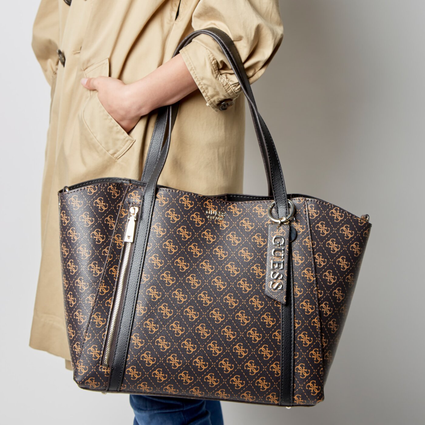 Damska torebka GUESS TOREBKA NAYA TRAP TOTE hwql7881230bbl kolor multicolor