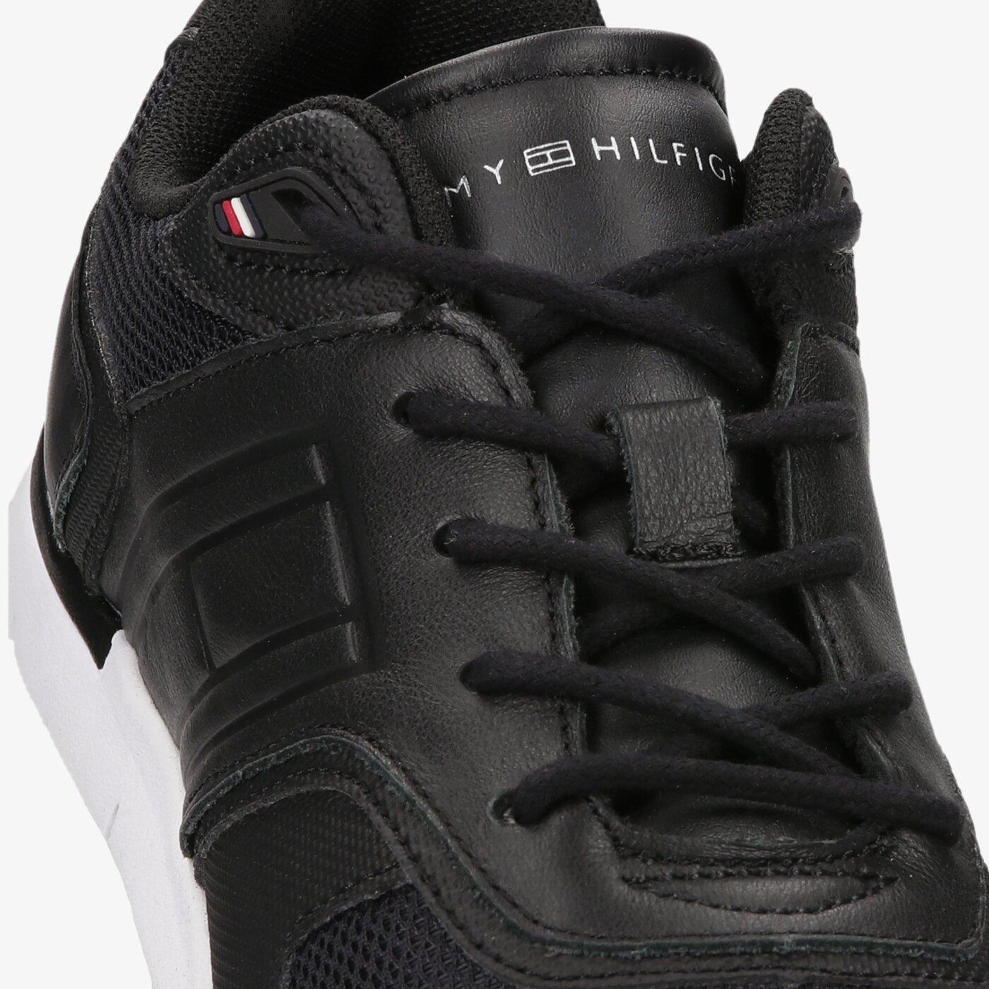 Damskie sneakersy (buty) TOMMY HILFIGER TH LIGHTWEIGHT SNEAKER fw0fw06516bds kolor czarny