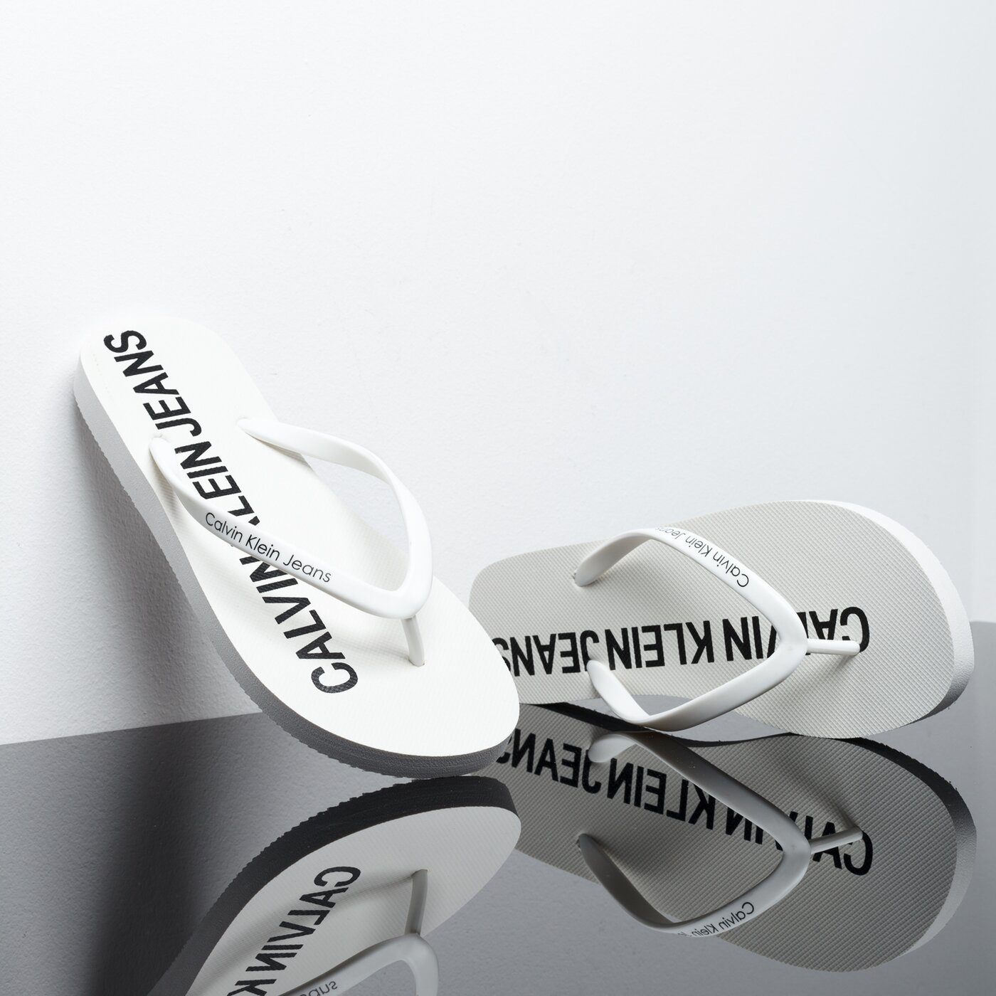 Damskie klapki CALVIN KLEIN DORI r7783biw kolor biały