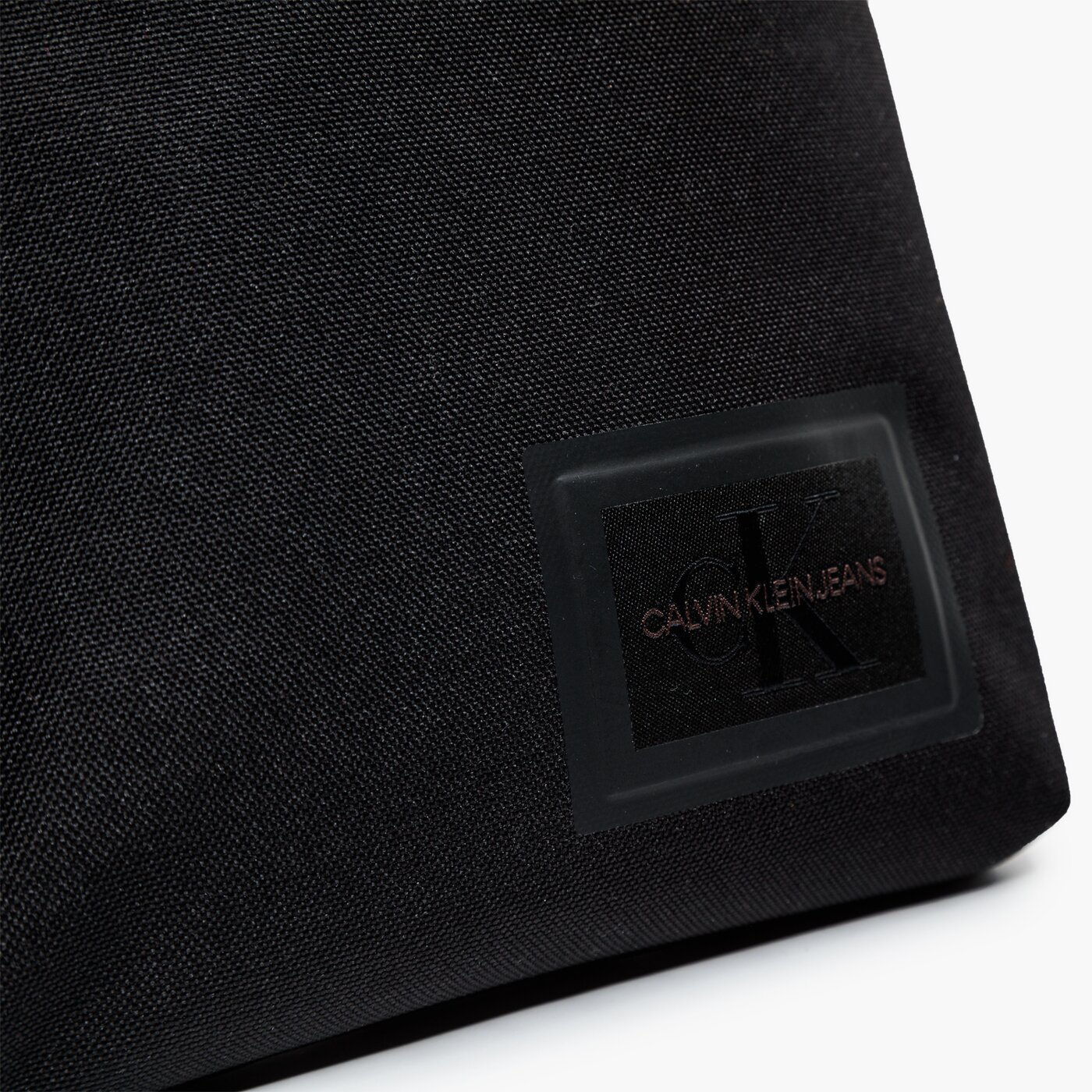 CALVIN KLEIN TORBA SPORT ESSENTIALS MICROFLATPK k50k505565bds kolor czarny