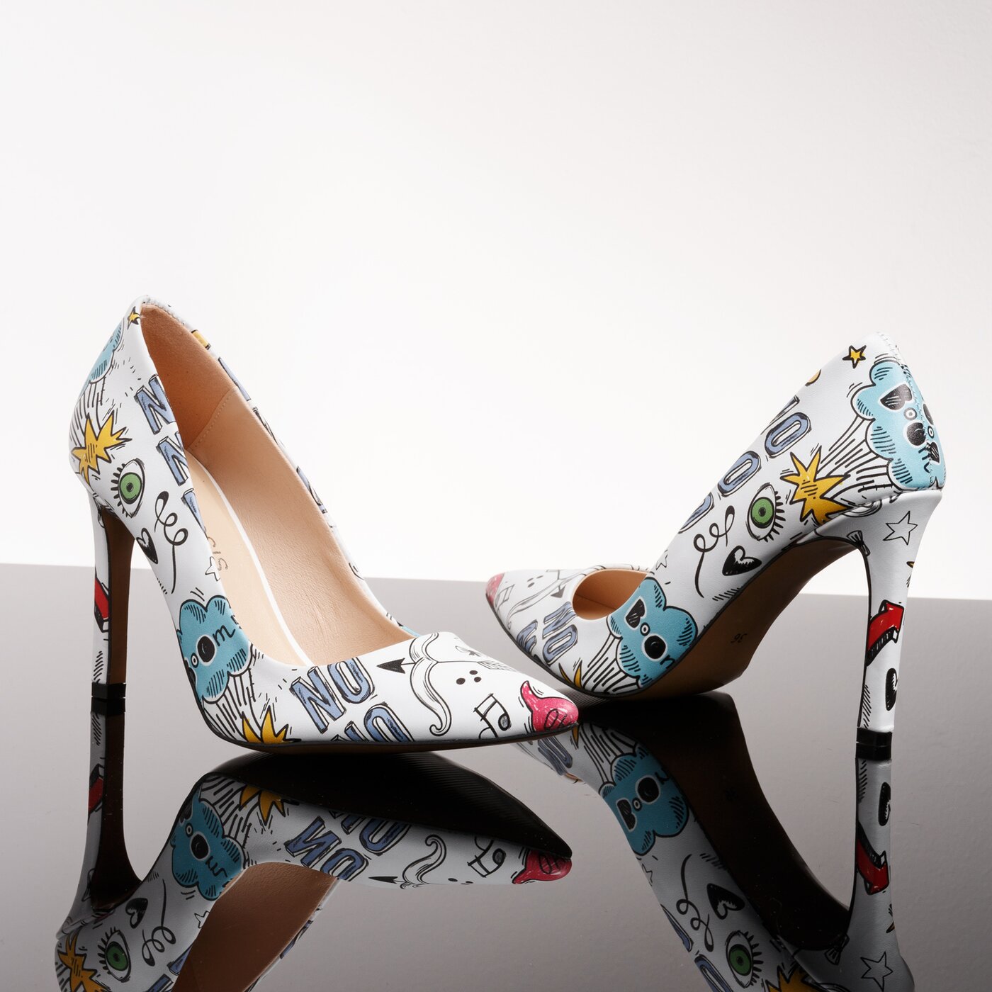 Damskie szpilki / czółenka SYMBIOSIS UNIQUE WOMEN  sywc219036 kolor biały