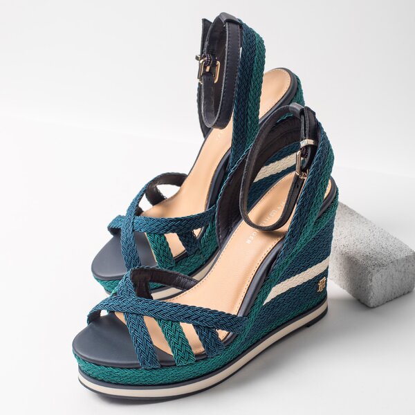 Damskie sandały TOMMY HILFIGER WEDGE SANDAL SPORTY OUTSOLE fw0fw02251403 kolor granatowy