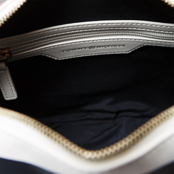 Damska torebka TOMMY HILFIGER TOREBKA TH CORPORATE MINI TRUNK aw0aw06820104 kolor biały