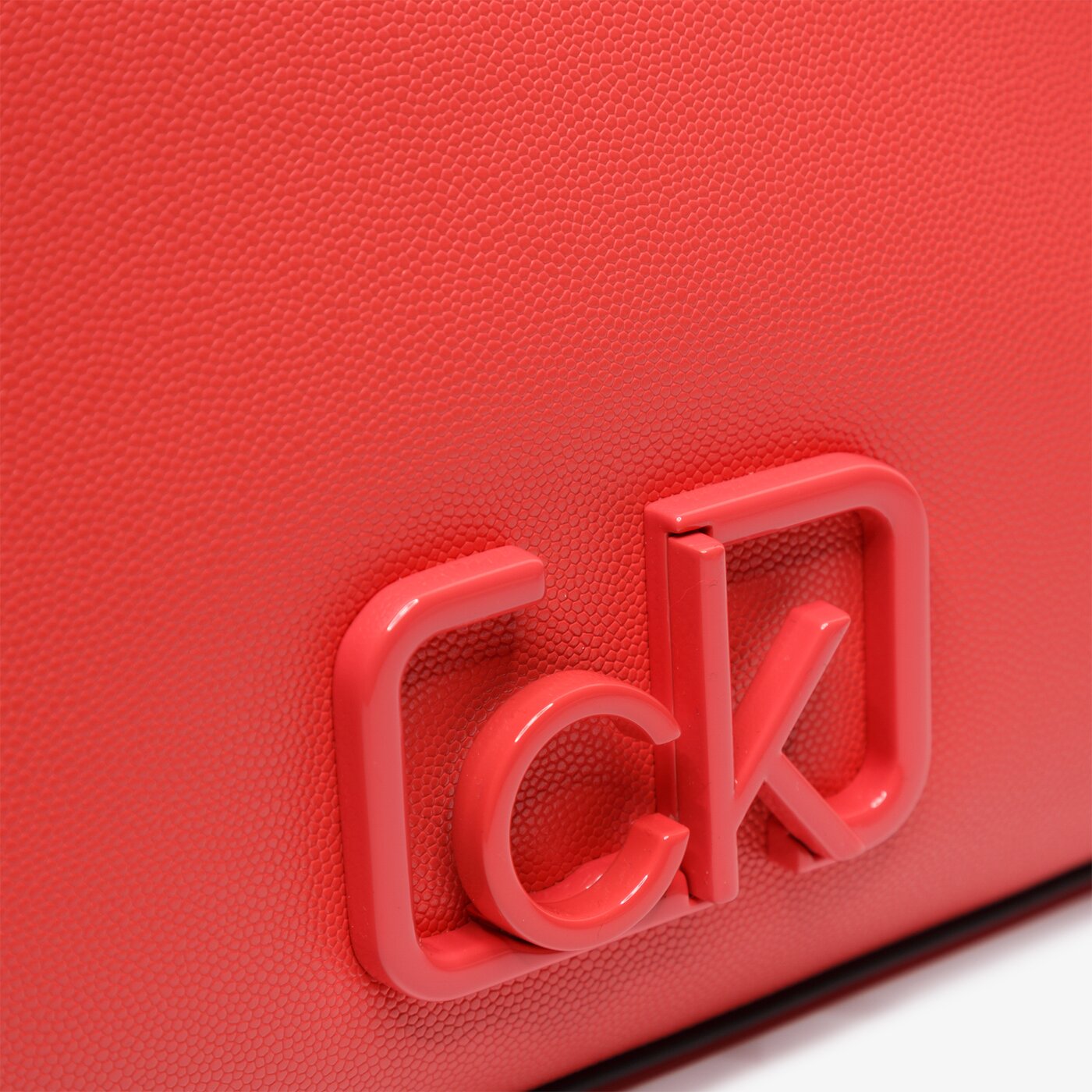 Damska torebka CALVIN KLEIN TOREBKA SIGNATURE EW CROSSBODY k60k606504xa4 kolor różowy