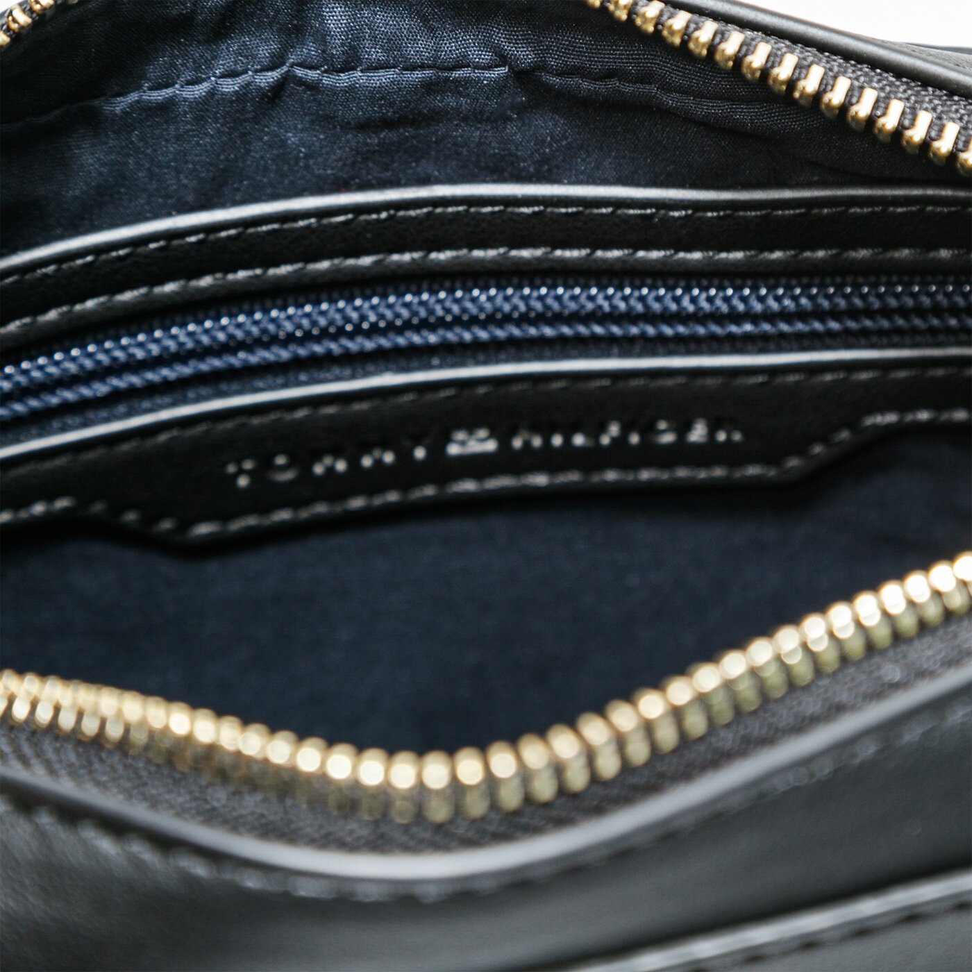 Damska torebka TOMMY HILFIGER TOREBKA TH SEASONAL CROSSOVER aw0aw088210gj kolor czarny