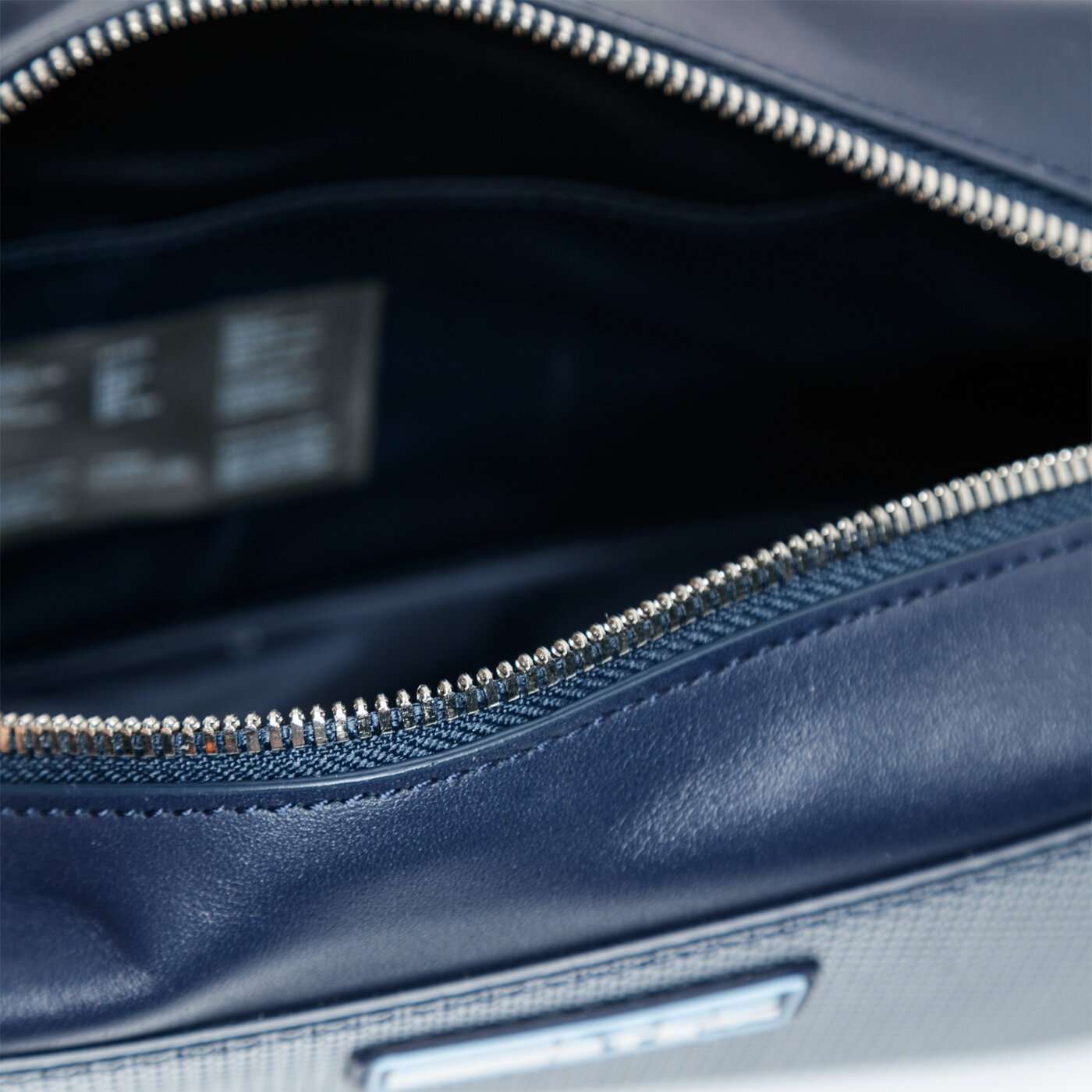 Damska torebka LACOSTE TOREBKA SQUARE CROSSOVER BAG nf3223ape96 kolor granatowy