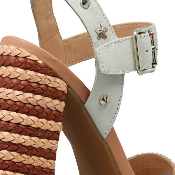 Damskie sandały TOMMY HILFIGER FEMININE HEEL SANDAL STAR STUDS fw0fw02254121 kolor biały