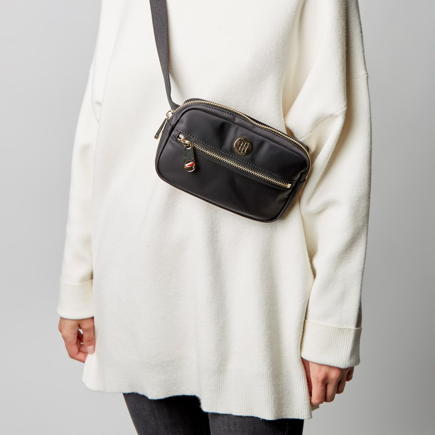 Damska nerka / saszetka TOMMY HILFIGER TOREBKA POPPY BUMBAG aw0aw09668bds kolor czarny