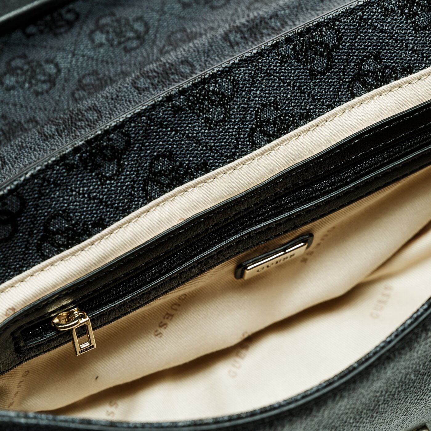 Damska torebka GUESS TORBA FLORENCE SHOULDER BAG hwsg6991180bla kolor czarny