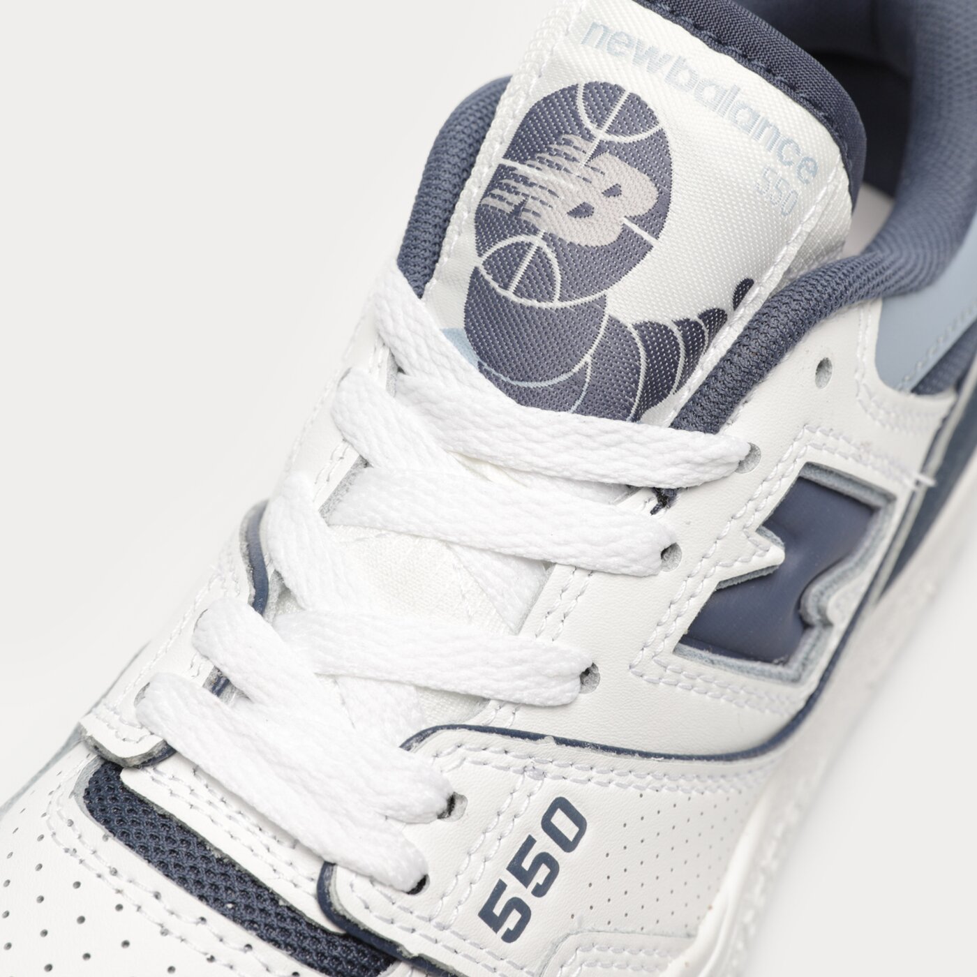 Damskie sneakersy (buty) NEW BALANCE 550  bbw550dy kolor biały