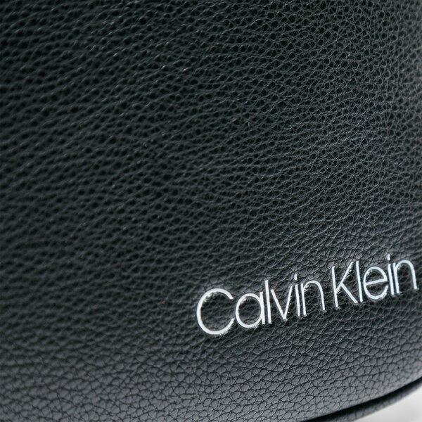 Damska torebka CALVIN KLEIN TOREBKA POCKET MINI BAG k50k505693bax kolor czarny