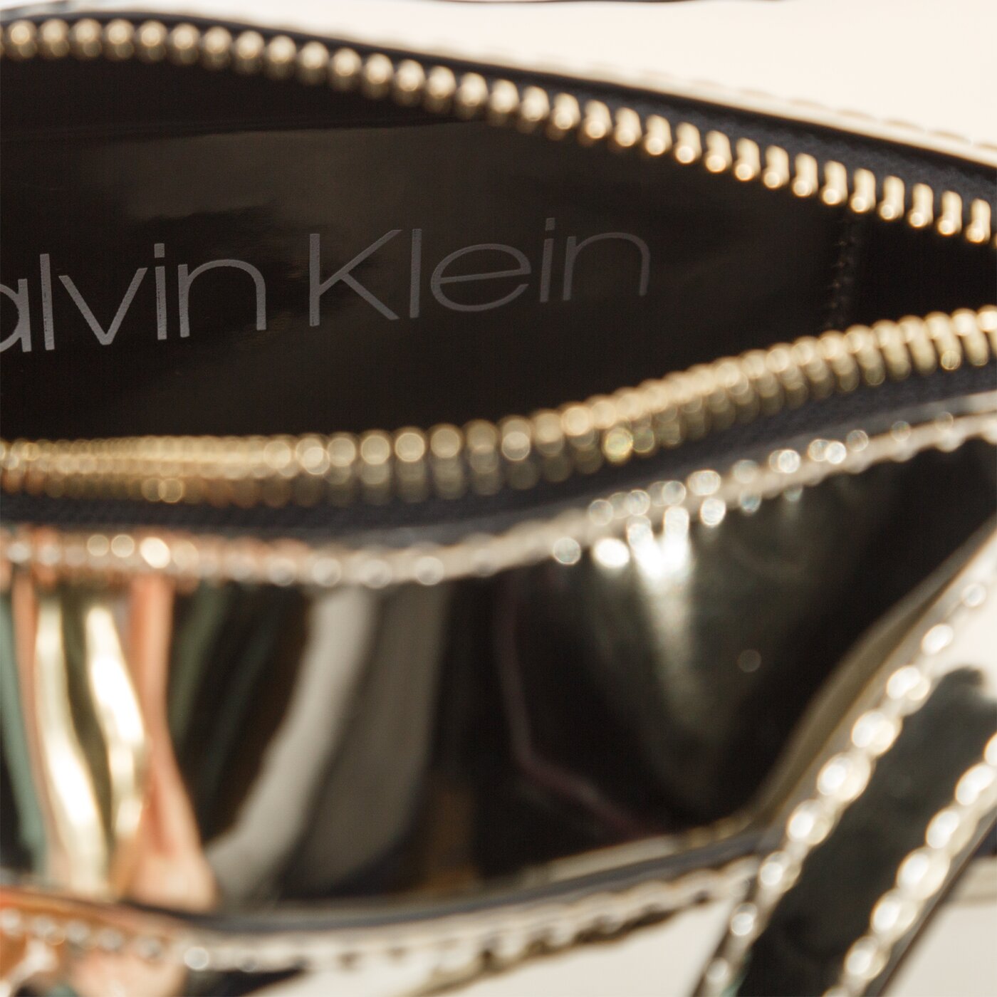 Damska torebka CALVIN KLEIN TOREBKA CK CAMERA k60k6061910f4 