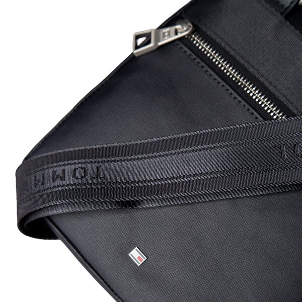 TOMMY HILFIGER TORBA DARREN MINI FLAT CROSSOVER am0am00808001 kolor granatowy