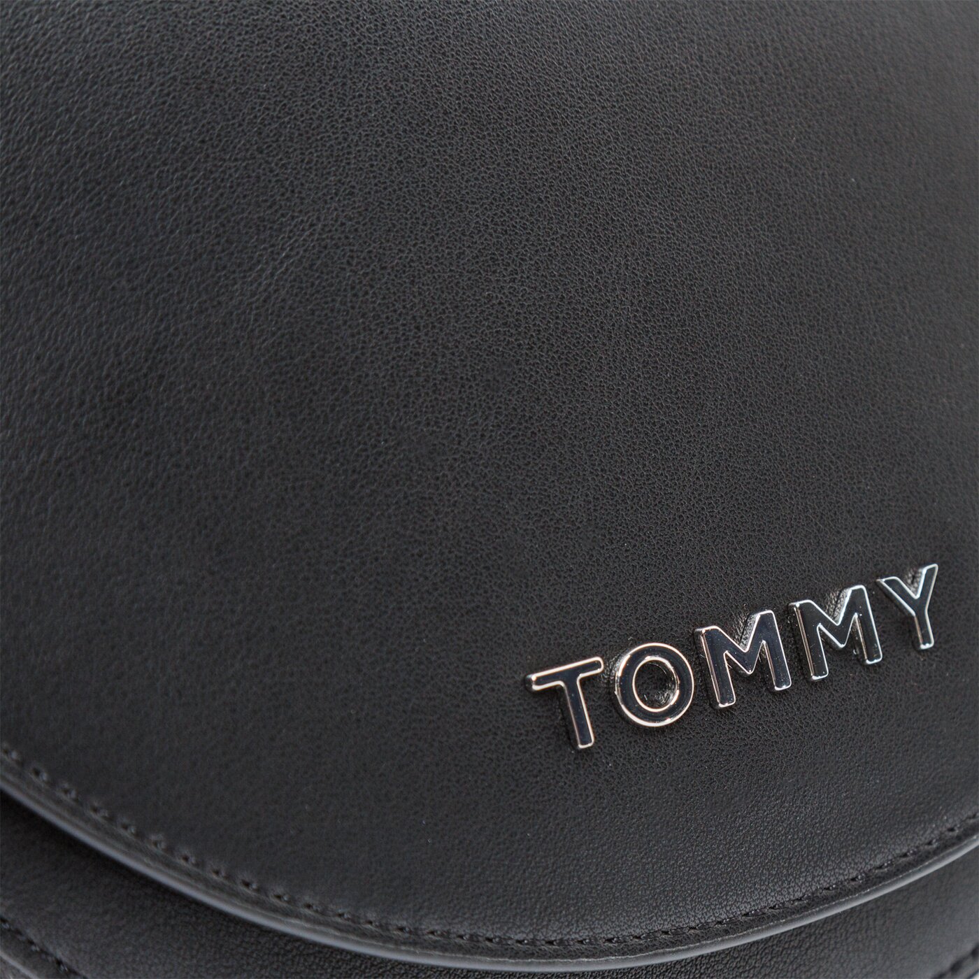 Damska torebka TOMMY HILFIGER TOREBKA STAPLE SADDLE aw0aw08226bds kolor czarny