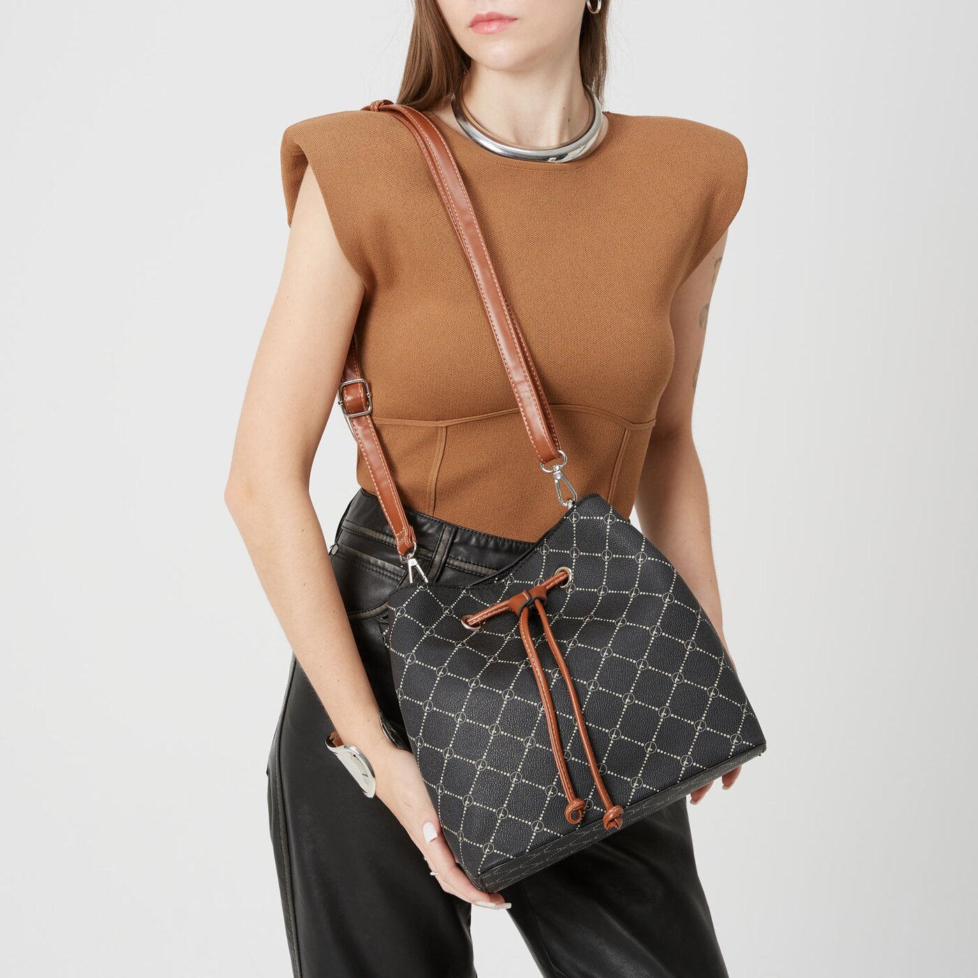 Damska torebka TAMARIS TOREBKA TAS ANASTASIA CLASSIC 30902100 kolor czarny