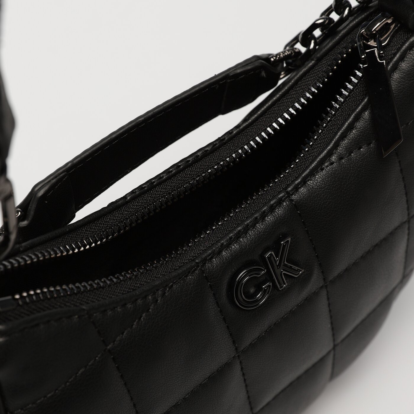 CALVIN KLEIN TOREBKA RELOCK QUILT CAMERA BAG kolor CZARNY