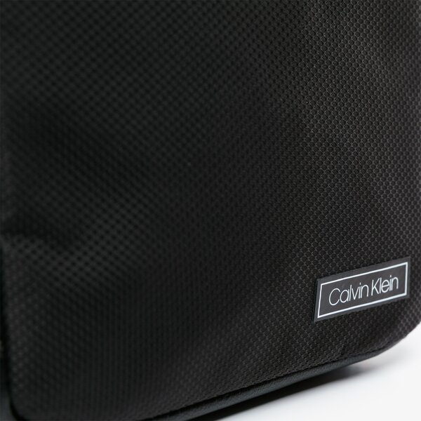 CALVIN KLEIN TORBA REVEALED 2G MINI REPORTER k50k505119bds kolor czarny