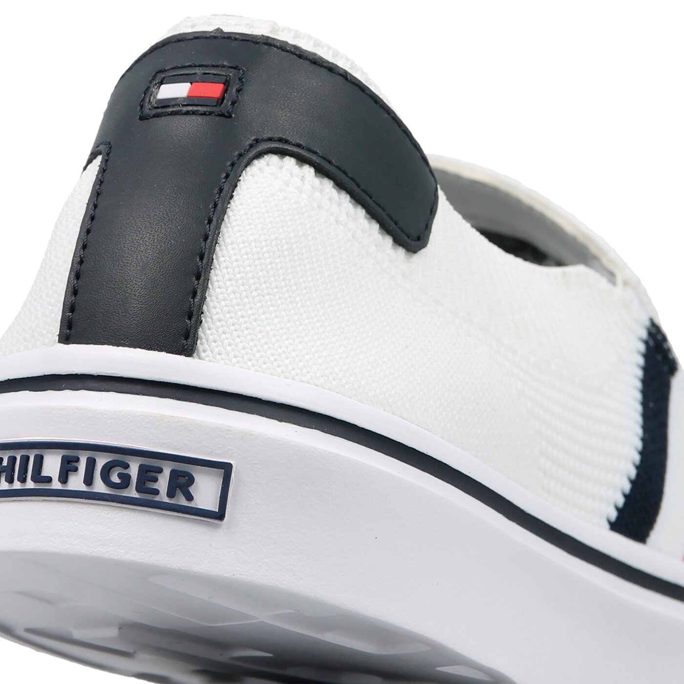 Męskie trampki TOMMY HILFIGER LIGHTWEIGHT CORPORATE SLIP ON fm0fm01634100 kolor biały
