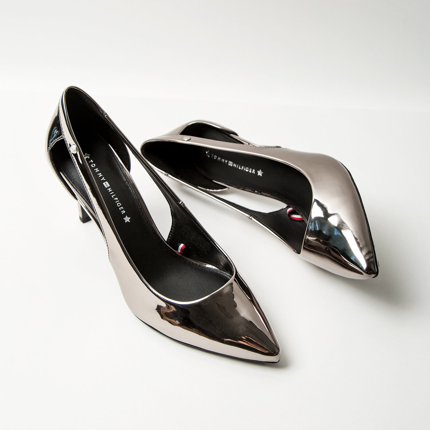 Damskie szpilki / czółenka TOMMY HILFIGER MIRROR METALLIC CUT OUT PUMP fw0fw02972990 kolor czarny