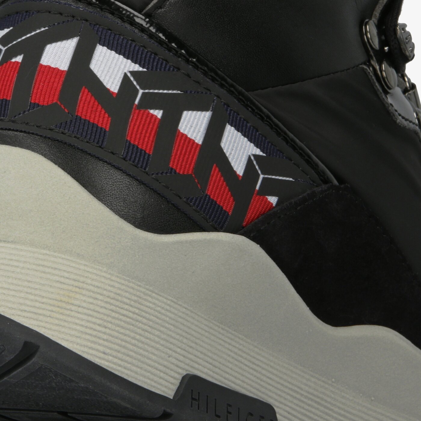 Damskie sneakersy (buty) TOMMY HILFIGER PATENT FASHION SPORTY BOOT fw0fw04593bds kolor czarny