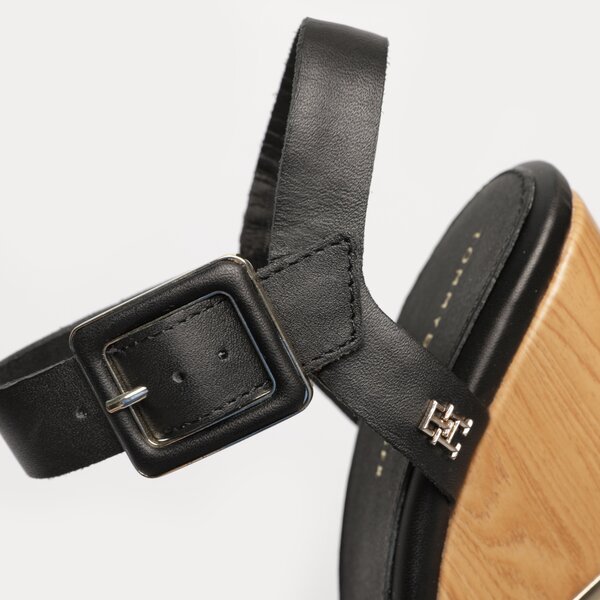 Damskie szpilki / czółenka TOMMY HILFIGER HARDWARE WEDGE SANDAL fw0fw07074bds kolor czarny