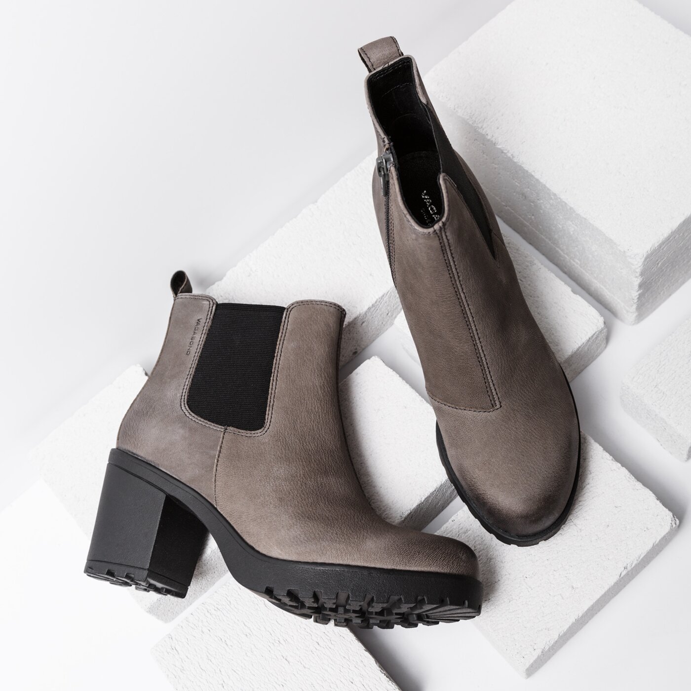 Damskie botki / sztyblety VAGABOND GRACE DK GREY NUBUCK 422815018 kolor szary