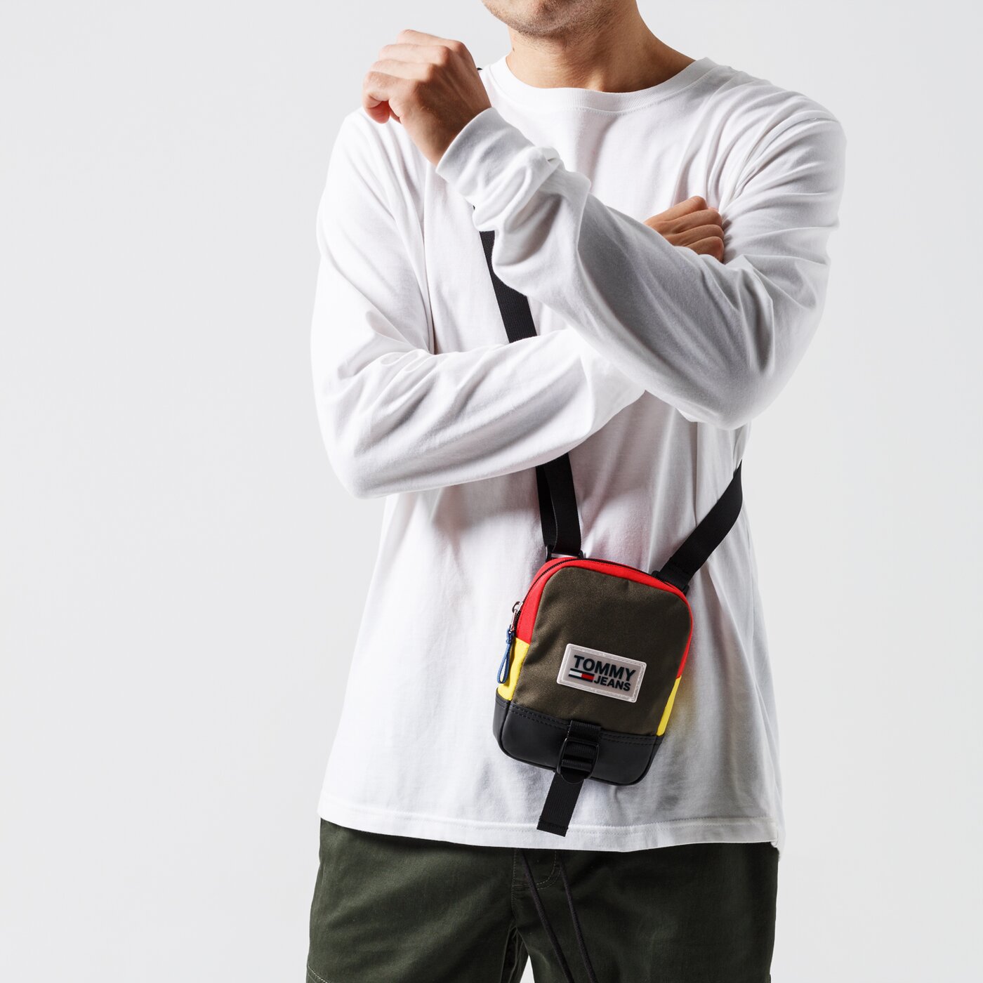 TOMMY HILFIGER TORBA TJM URBAN VARSITY REPORTER am0am054100i1 kolor multicolor